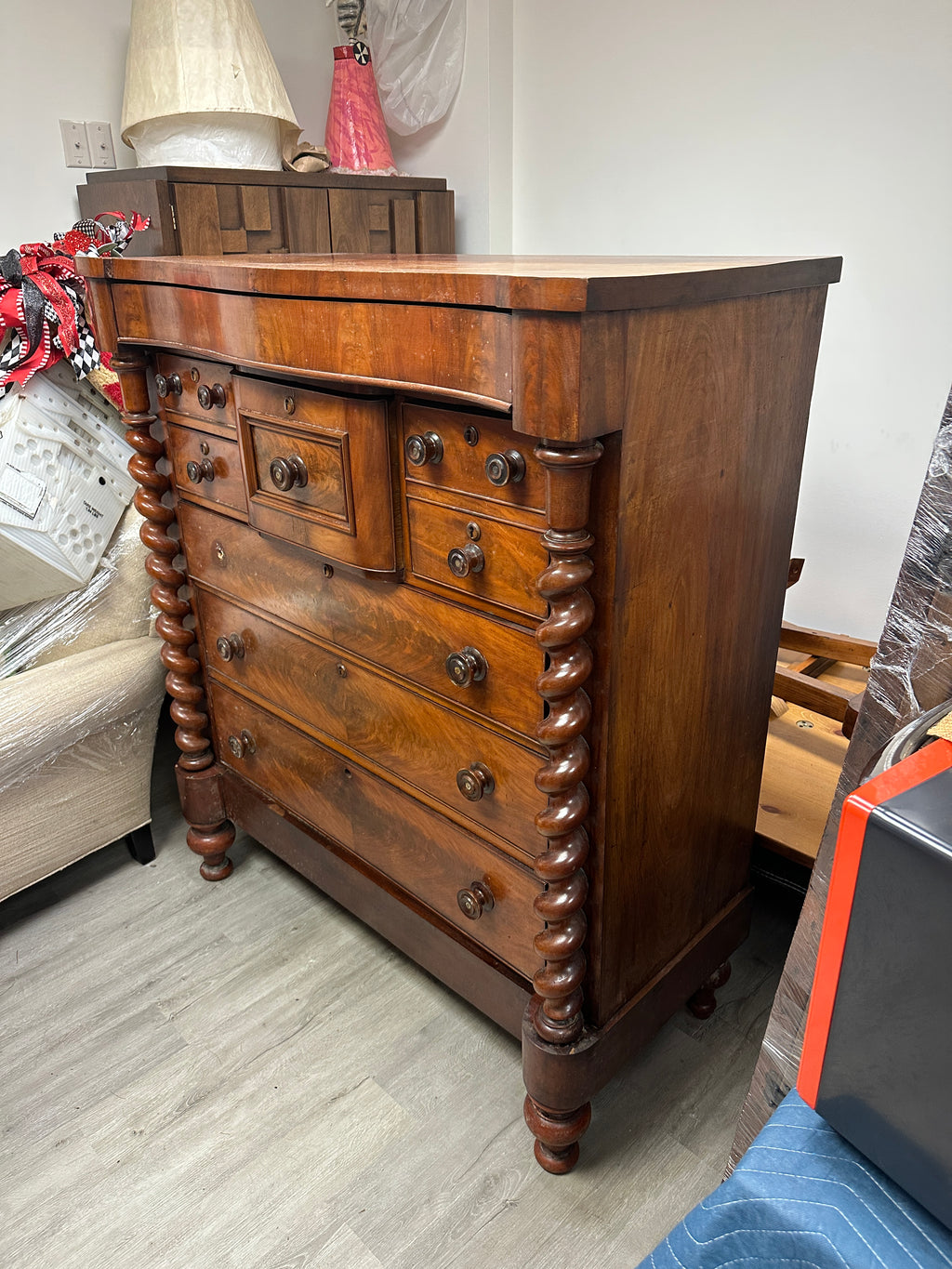 Antique English Victorian Chest of Drawers in Mahogany
