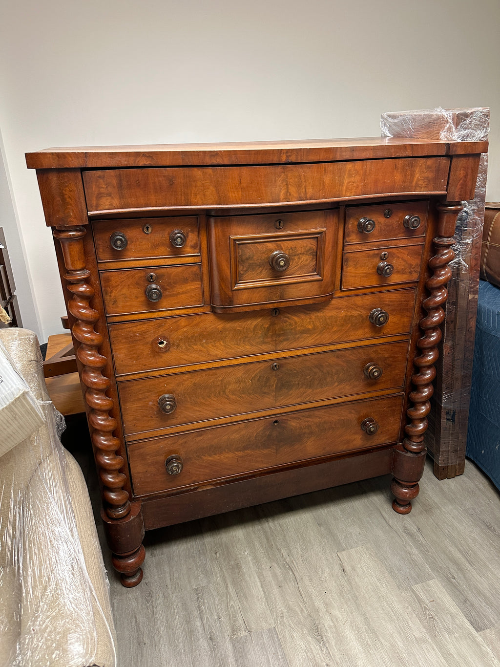 Antique English Victorian Chest of Drawers in Mahogany